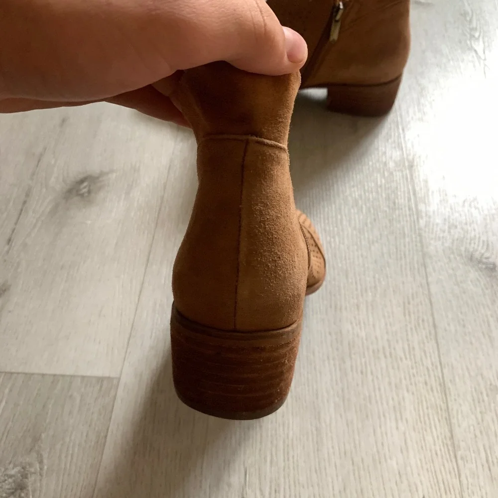 Sam Edelman Womens Cognac Brown Suede Perforated Ankle Booties Block Heel Size 8